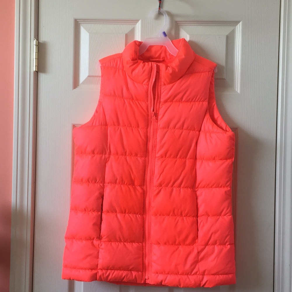 Sleeveless puff jacket